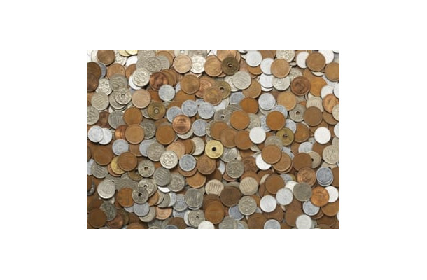 \「お財布」はお金アイテムが集まる大切なツールです。この中身を見直し、最低限の現金とカード決済を使うことによって、お金が貯まる仕組みを作ります。