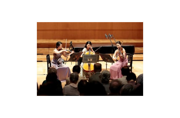 草川宏さんの曲を弾く東京芸大の学生たち＝２０１９年７月２７日、東京芸術大学提供