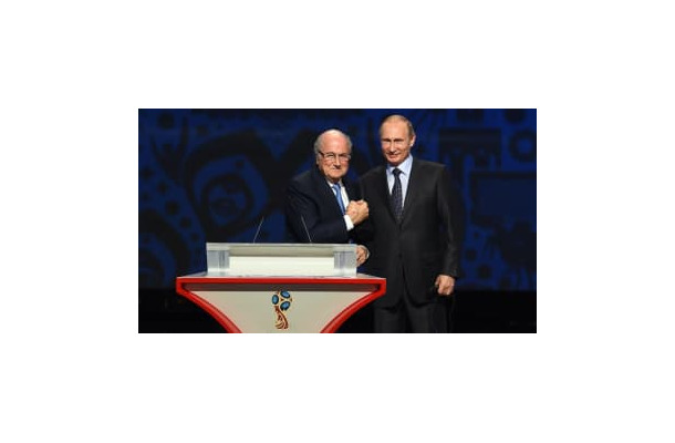 ロシアW杯に疑惑…FIFAのブラッター元会長を買収か