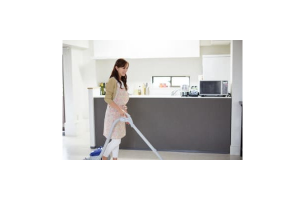 家をキレイにすると風水や運勢学の観点から、金運アップに役立つといわれています。とはいえ、どこから手をつけてよいのか分からないという人も少なくありません。