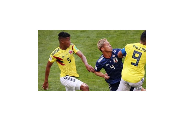 ラグビーか！日本とも戦ったサッカー代表選手の「赤っ恥キック」がこれ