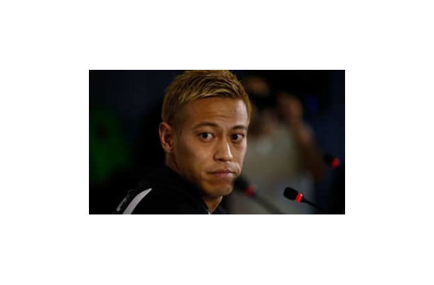 これぞ本田圭佑！練習合間の「ガチ腹筋」が大きな話題に