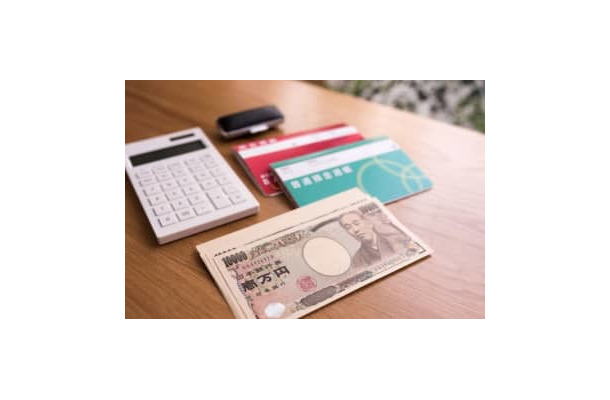 景気に明るい兆しは見えてきたものの、預金金利はまだまだ低水準。かといって、投資でリスクを取るのはどうも……。