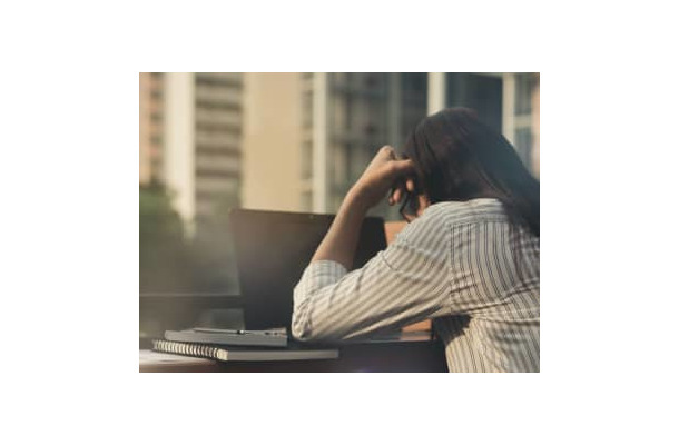 「職場で孤立してるなら…」パワハラに悩む女に持ちかけられた、意外すぎる提案