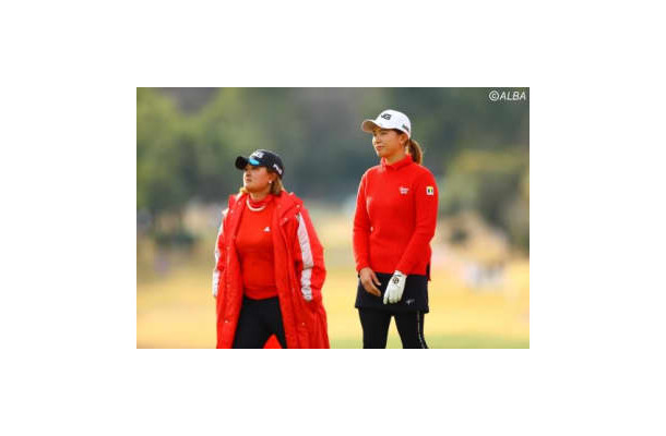 渋野日向子と鈴木愛の2番手争いはいつから再開するのか…（撮影：村上航)