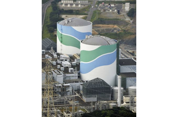 九州電力川内原発の1号機（手前）と2号機＝鹿児島県薩摩川内市