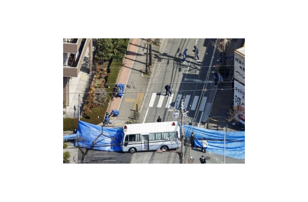 男性が心肺停止の状態で倒れていた現場周辺＝17日午後1時39分、兵庫県尼崎市（共同通信社ヘリから）