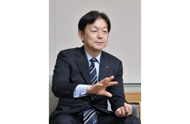 インタビューに答える村田製作所の中島規巨次期社長