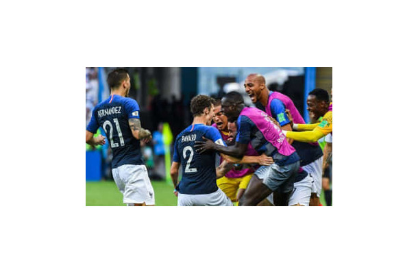 サッカーに飢えてる！伝説ゴール2発試合の「再放送が視聴率2位」