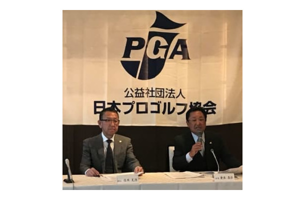 先週の社員総会では開催への意欲を示していた倉本昌弘会長（右）　協議のすえに開幕2戦の延期が決まった