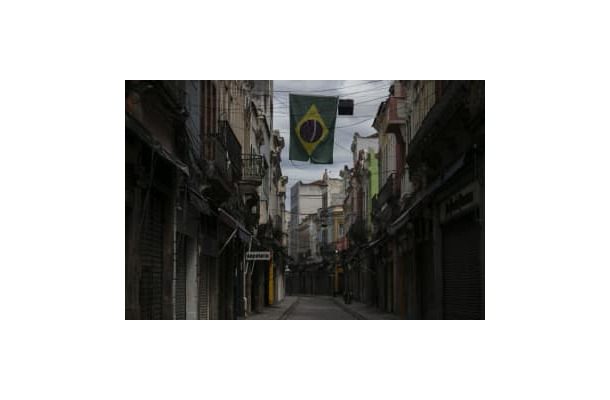 閑散としたブラジル・リオデジャネイロの通り＝4日（ゲッティ＝共同）