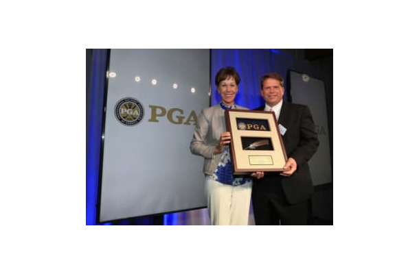 全米プロゴルフ協会が救済基金設立を発表した　左がスージー・ウェイリー会長（撮影：GettyImages)