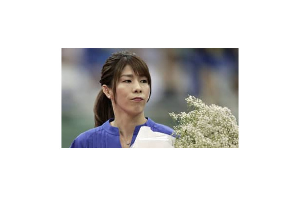 吉田沙保里、「霊長類最強女子」がサッカーボールを扱うとこうなる