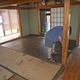 給水に列、泥と汗にまみれ