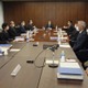 日銀、大規模緩和を維持