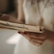 「冴えない男で妥協した」と友人の夫を貶す女。招待された結婚式で“ある事実”を知り、絶望するハメに…