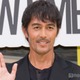 阿部寛「4人合わせてPerfumeです」無茶振りで自己紹介 赤面でポーズ決める【ショウタイムセブン】