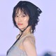 山下美月、シースルーキャミがセクシー ヘッドドレスでキュートに【GirlsAward 2025SS】