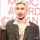藤井 風、金髪×サングラス姿で色気放出 報道陣へのサービス精神溢れる【MUSIC AWARDS JAPAN】