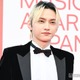 SKY-HI、スタイリッシュなタキシード姿で登場 レカペでは紳士的な対応も【MUSIC AWARDS JAPAN】