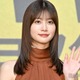 生見愛瑠、レースワンピで美脚透ける 黒コーデに「大人っぽい」「スタイル良すぎ」と絶賛の声