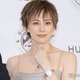 米倉涼子、大胆スリットから美脚全開 50歳は節目の年「努力と挑戦はし続けていきたい」