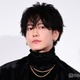 佐藤健、雰囲気ガラリのメイク姿が話題「別人みたい」「刺激が強い」