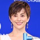 米倉涼子、ウエスト＆美背中大胆披露 モノトーン衣装姿に「圧倒的な美しさ」「肩甲骨が綺麗」の声