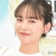 井桁弘恵、ほっそり美ウエストのぞく衣装姿「スタイル良すぎ」「白が似合う」と反響