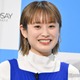 高橋愛、膝上ミニスカから美脚チラリ「綺麗」「引き締まってる」の声