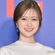 白石麻衣、制服姿のJKビジュアルに絶賛相次ぐ「可愛すぎ」「現役女子高生みたい」