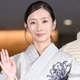 波瑠、“この夏初めて”浴衣姿で登場「夏になると思い浮かべる」場所は？