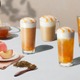 スタバ秋の新作“ほうじ茶×白桃”の果実感溢れるムースティー、全国21店舗限定で登場