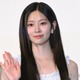 IZ*ONE出身キム・ミンジュ、久々日本イベント登場も”ハプニング” ミニ丈クラシカルワンピでスラリ美脚披露【君の声を聴かせて】