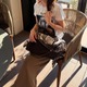秋のTシャツコーデ。ロゴT×ブラウンスカートで作る大人の余裕スタイル【40代の毎日コーデ】