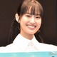 恒松祐里、膝上ミニで美脚スラリ「スタイル抜群」「妖精みたい」と反響