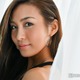 カリスマトレーナーAYA、美腹筋全開チューブトップ姿「憧れの体型」「ギャルっぽさが可愛い」の声