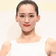 綾瀬はるか、飾らぬ姿でヘルシー美脚披露「引き込まれる」「素敵」の声
