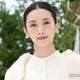 波瑠、美脚際立つスーツ姿「フェイクマミー」入学式ショットに反響続々