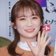 秋元真夏、美肩輝くノースリーブワンピ姿披露「お人形さんみたい」「可愛さが増してる」の声