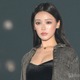せいせい、胸元＆美脚を大胆開放 真紅ボディスーツ姿に反響「セクシーすぎる」「スタイルレベチ」