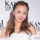 板野友美「エロカメラマンが撮ってくれた」白キャミ&デニム姿に反響相次ぐ「セクシーすぎる」「かっこいい」