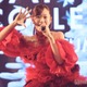 “セルフプロデュースアイドル”瀬名ちひろ、美スタイル輝くオフショル×ミニ丈衣装で2曲披露 想い乗った歌声で会場魅了【サツコレ2025A/W】