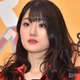 “可愛すぎる新喜劇女優”小寺真理、赤ミニワンピから美脚スラリ「サンタさんみたい」「脚のライン綺麗」と反響