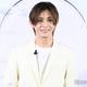 Hey! Say! JUMP山田涼介、羽舞う扉から登場 “得意分野”で撮影1発OK「アイドルとして結構羽吹かせてもらっていたので」
