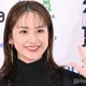 平祐奈、ミニ丈×黒タイツで美脚際立つ「脚のラインが綺麗すぎて見惚れる」「シンプルなのに存在感ある」と反響