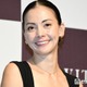 4児の母・土屋アンナ、子供顔出しのUSJ満喫ショット披露「ママに似て美人さん」「仲良し家族」の声