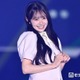AKB48新センター・伊藤百花、美脚際立つミニスカ春コーデ 笑顔でファンにお手振り＆「名残り桜」ポーズも【超十代2026】