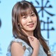 元AKB48メンバー、ミニスカベージュ衣装で美脚披露「春らしくて素敵」「スタイル抜群」の声