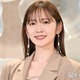 鈴木愛理、美脚際立つアシンメトリースカート姿に熱視線「脚長すぎて二度見」「顔の小ささに驚き」